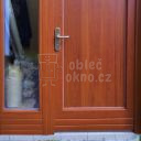 Dřevěné dveře po opravě hliníkovým opláštěním