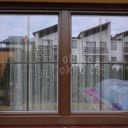 Renovace dřevěného okna nainstalováním hliníkového opláštění (barva RAL - tmavě hnědá)