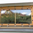 Dřevěné okno před instalací hliníkového pláště na narážecí podložky