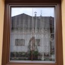 Opravené dřevěné okno nainstalováním hliníkového opláštění (barva RAL - hnědá)