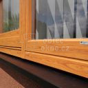 Dřevěné trojokno po opravě systémem hliníkového opláštění Window servis s dekorem dřeva Dekoral, detail