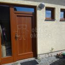Opravené dřevěné dveře a okna hliníkem